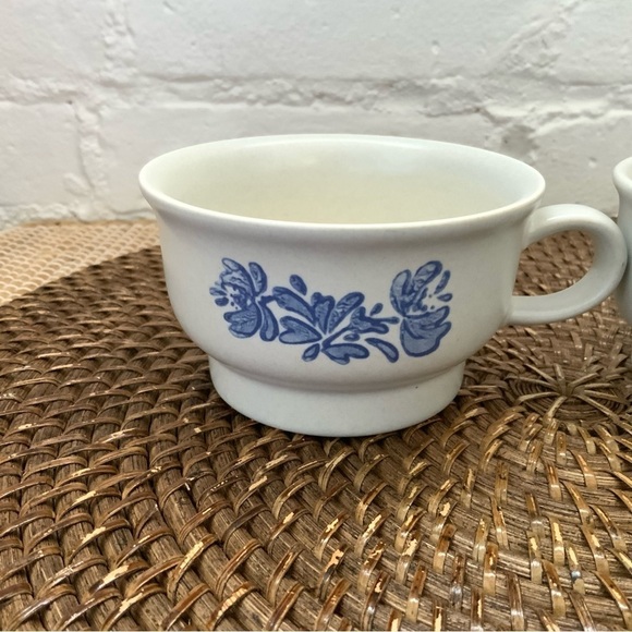 Vintage Pfaltzgraff Coffee Cups Ivory Blue Folk Art Stoneware Kitchen Ware 2 - Picture 2 of 13